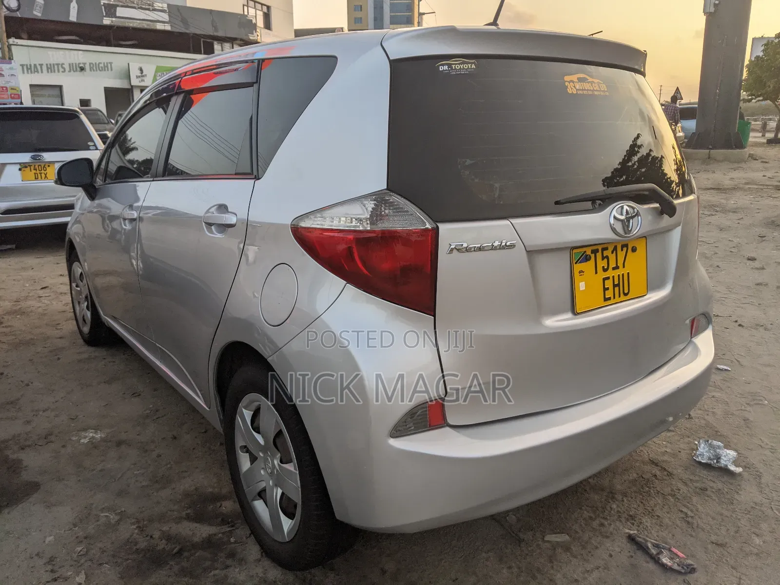 Toyota Ractis 2010 Silver