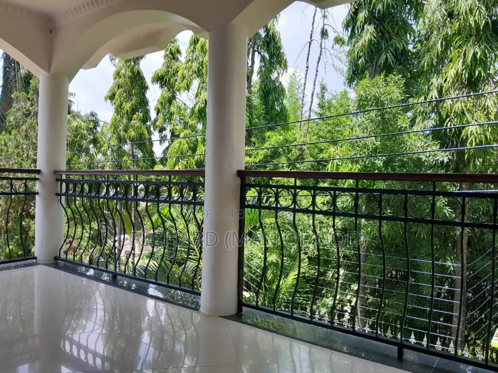 5bdrm Bungalow in Central Business Area for rent