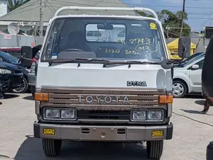 Toyota Dyna 1995 White