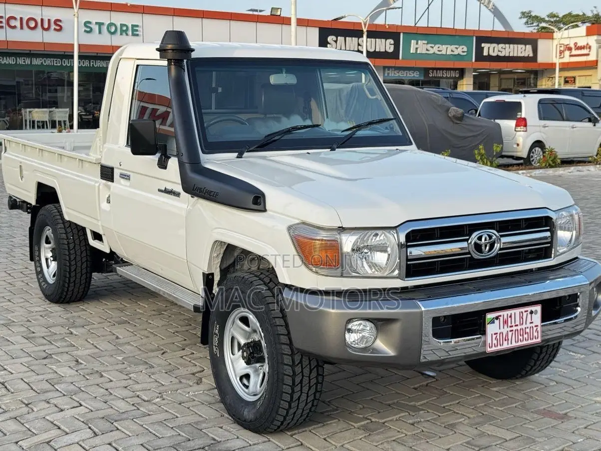 Toyota Land Cruiser 2018 White