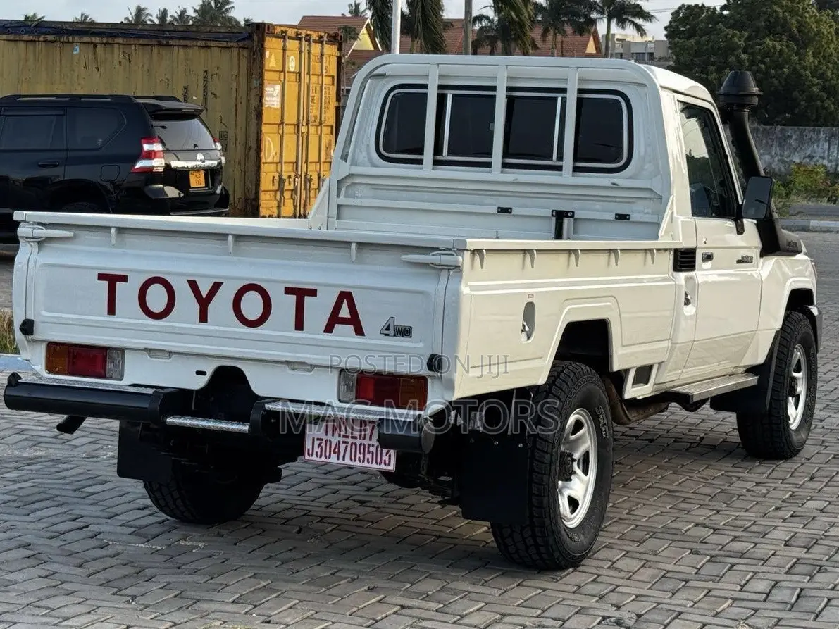 Toyota Land Cruiser 2018 White