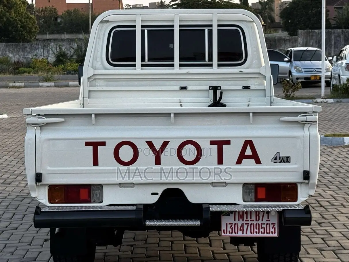 Toyota Land Cruiser 2018 White