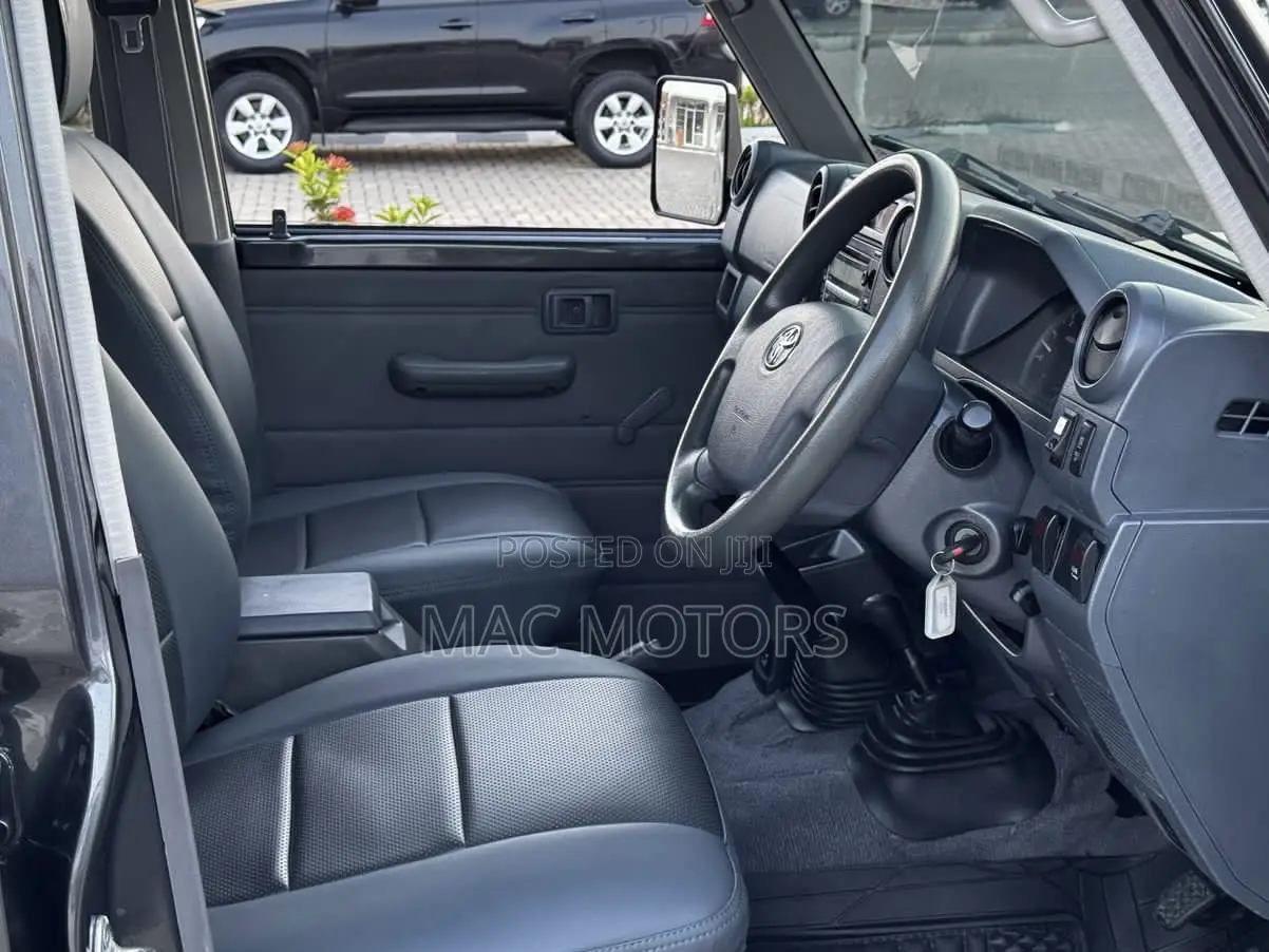 Toyota Land Cruiser 4.5 V8 TD STD 2010 Gray
