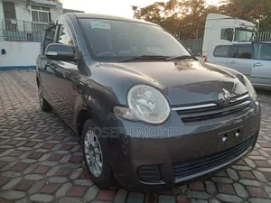 Toyota Sienta 1.5 AWD 2008 Gray