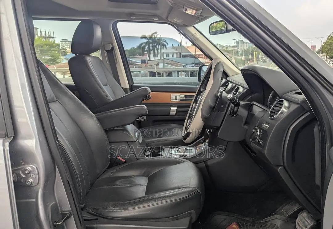 Land Rover Discovery 2010 Gray