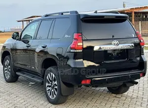 Toyota Land Cruiser Prado 2023 Black
