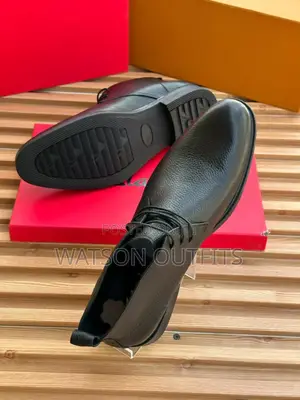 Clarks Ya Ngozi Ya Rangi Mbili