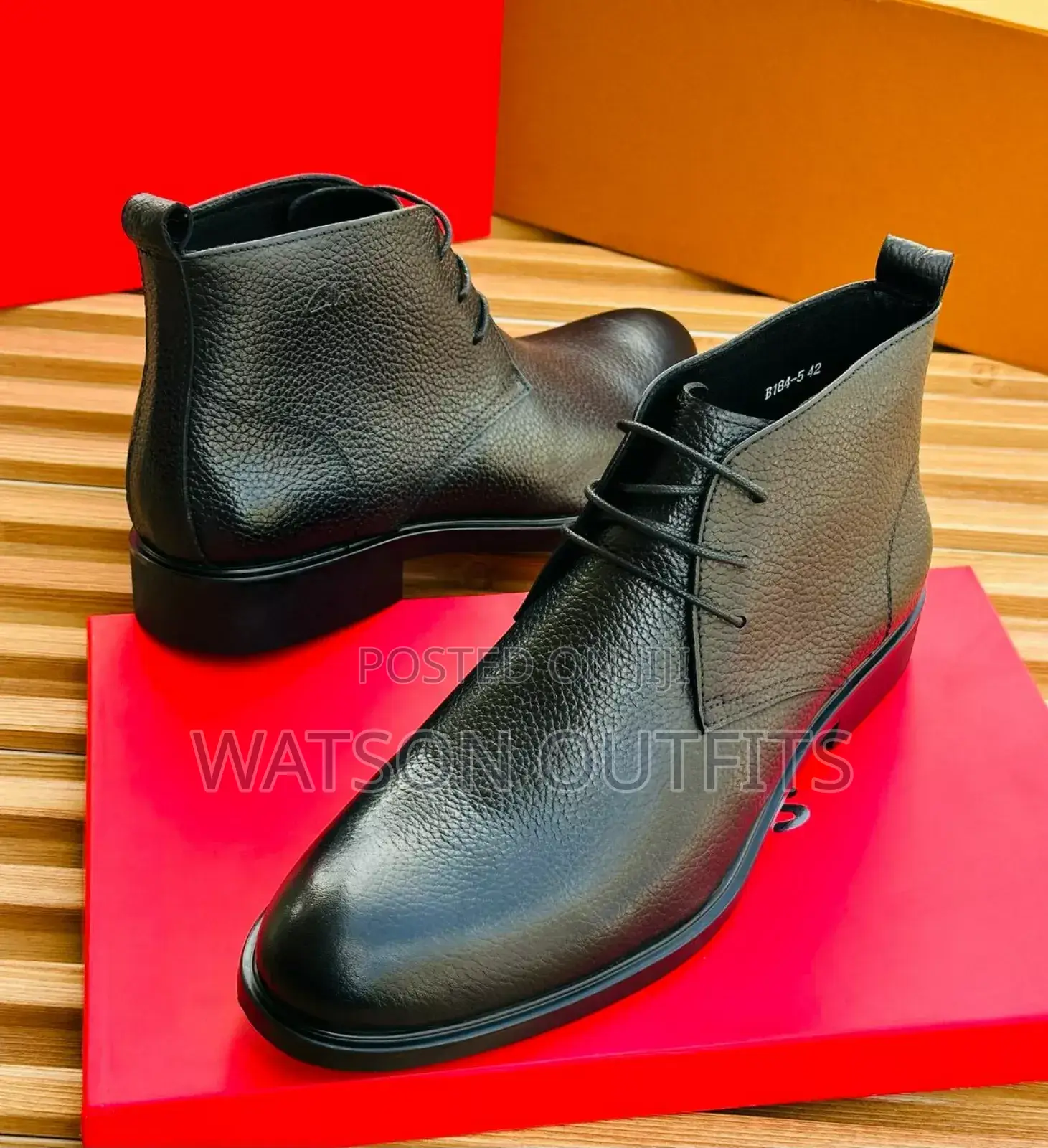 Clarks Ya Ngozi Ya Rangi Mbili