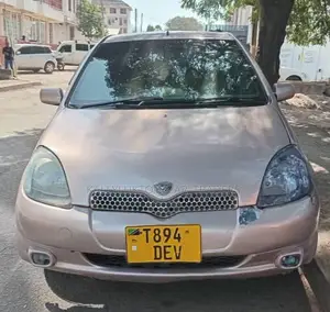 Toyota Vitz 2004 Silver