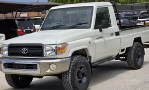 Toyota Land Cruiser 2011 White