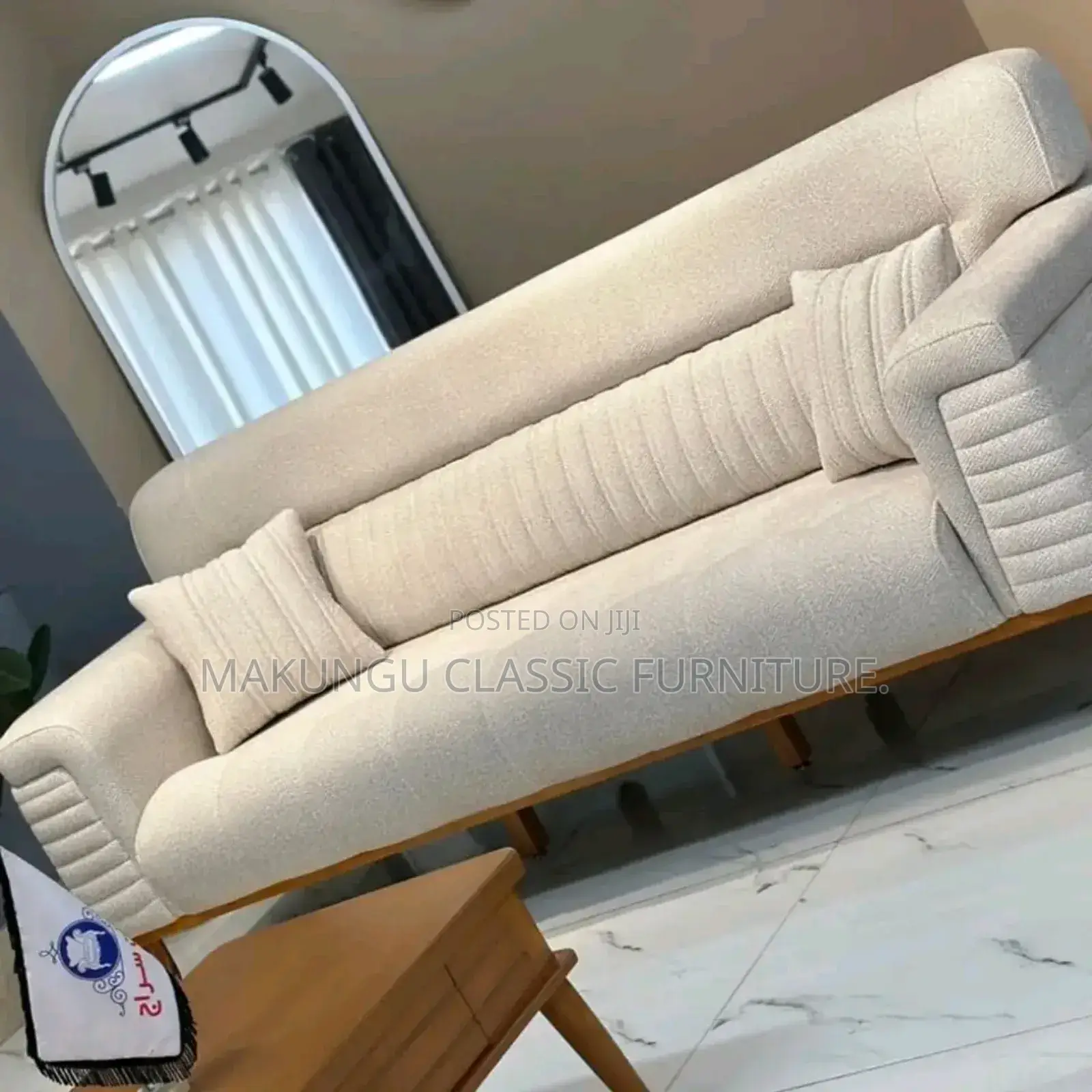 Sofa Ya Kisasa Yenye Fibres Na Spring