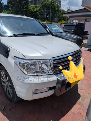 Toyota Land Cruiser 2015 White