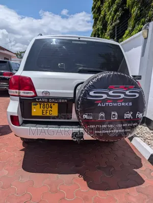 Toyota Land Cruiser 2015 White