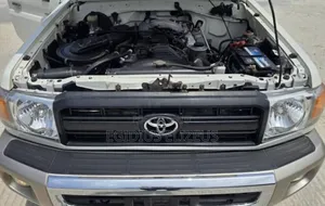 Toyota Land Cruiser 2011 White