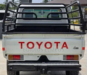 Toyota Land Cruiser 2011 White