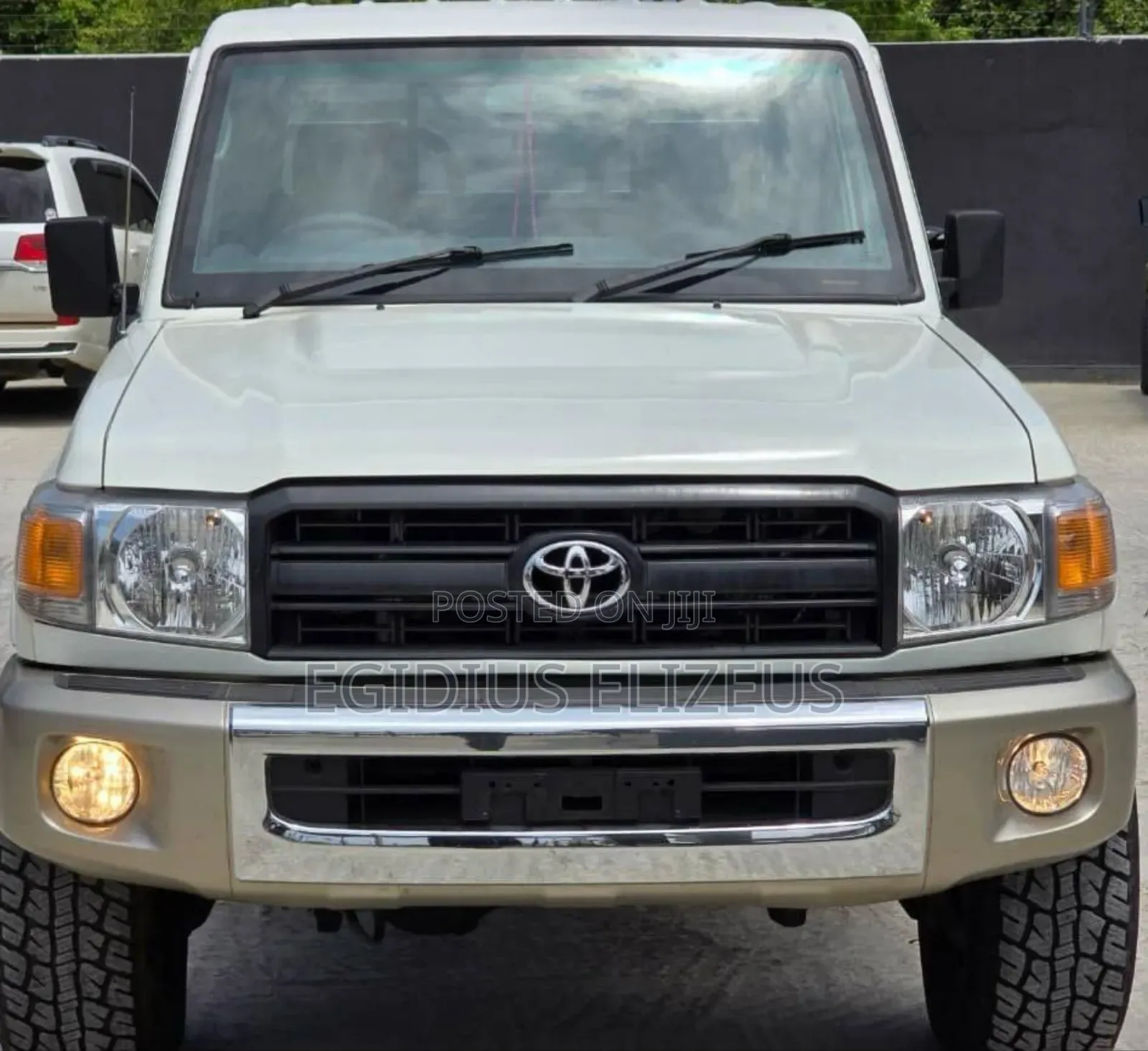 Toyota Land Cruiser 2011 White