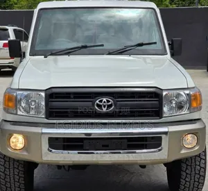 Toyota Land Cruiser 2011 White