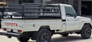 Toyota Land Cruiser 2011 White