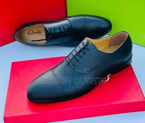 Clarks Ya Ngozi Yenye Mstari Juu