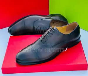 Clarks Ya Ngozi Yenye Mstari Juu