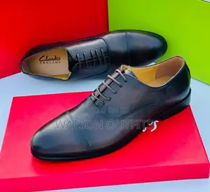 Clarks Ya Ngozi Yenye Mstari Juu