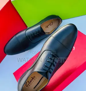 Clarks Ya Ngozi Yenye Mstari Juu