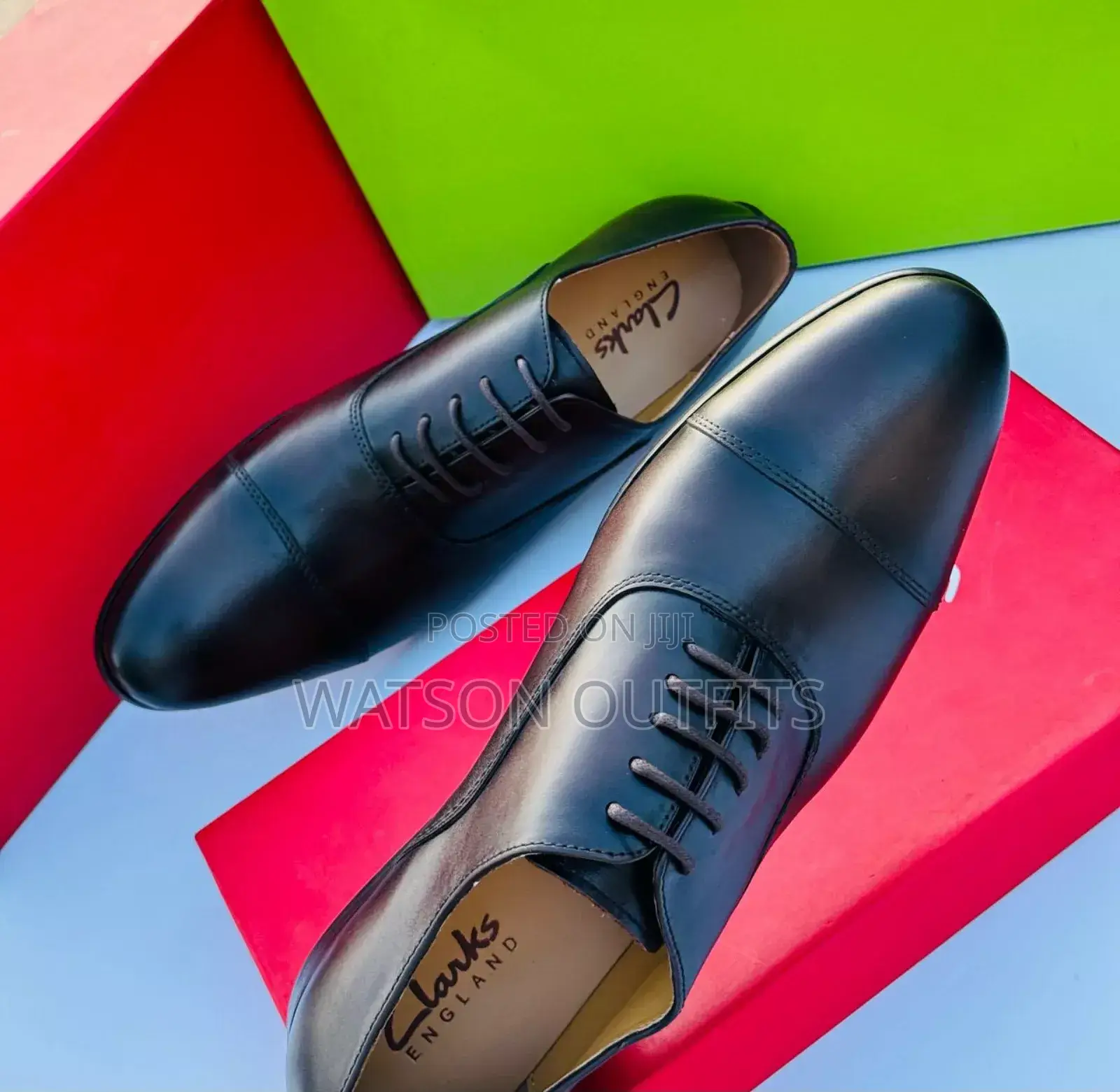 Clarks Ya Ngozi Yenye Mstari Juu