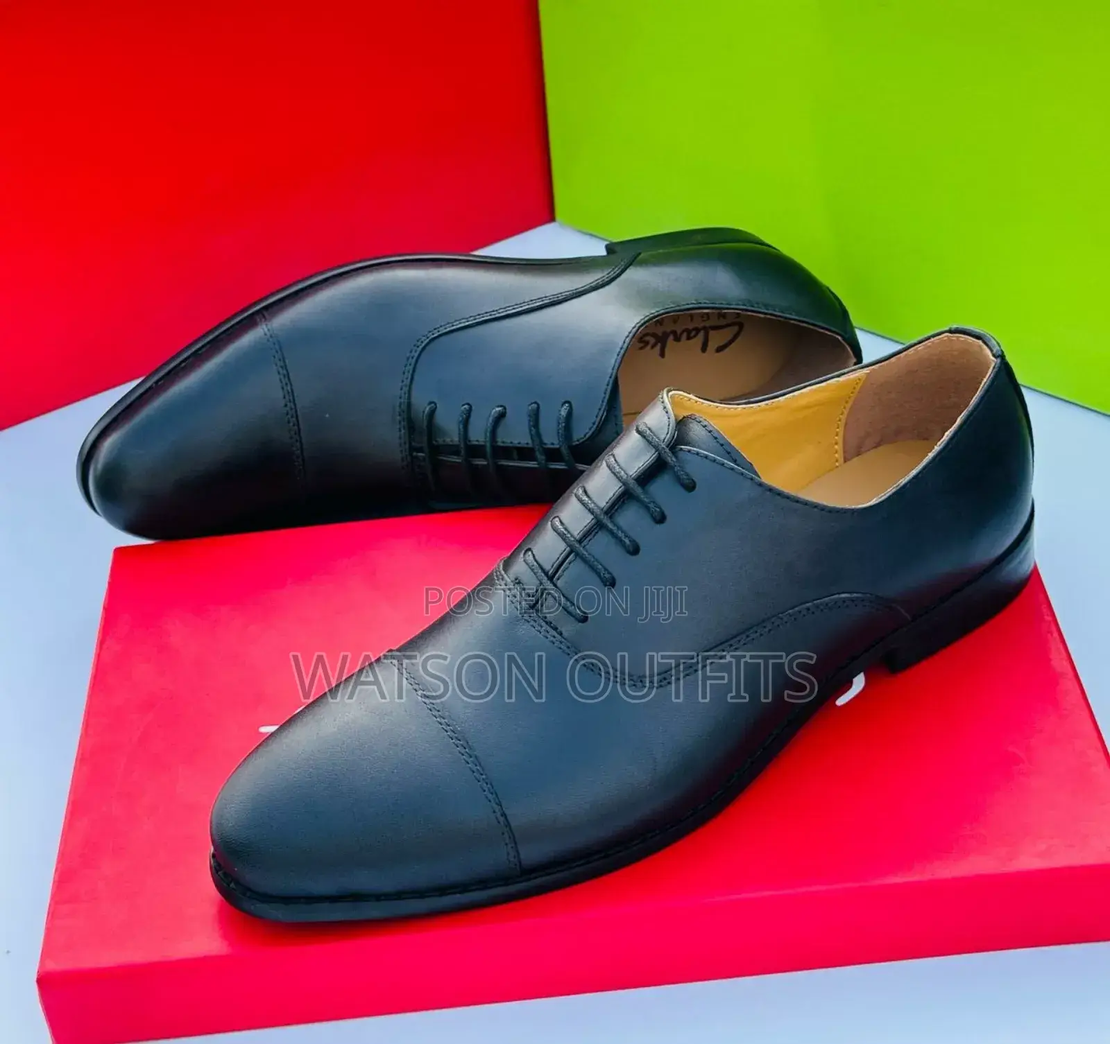 Clarks Ya Ngozi Yenye Mstari Juu