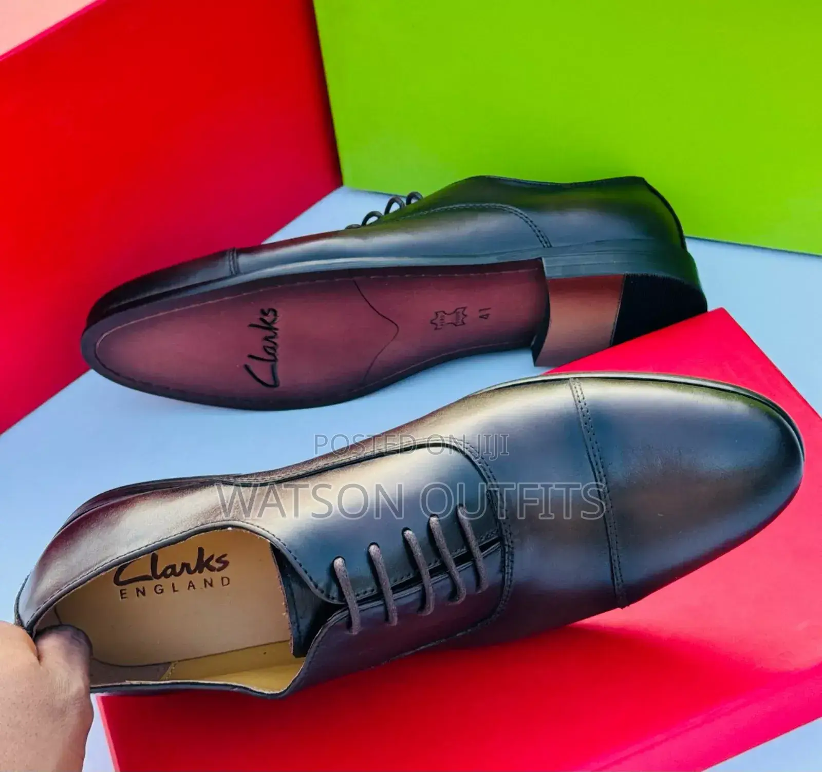 Clarks Ya Ngozi Yenye Mstari Juu