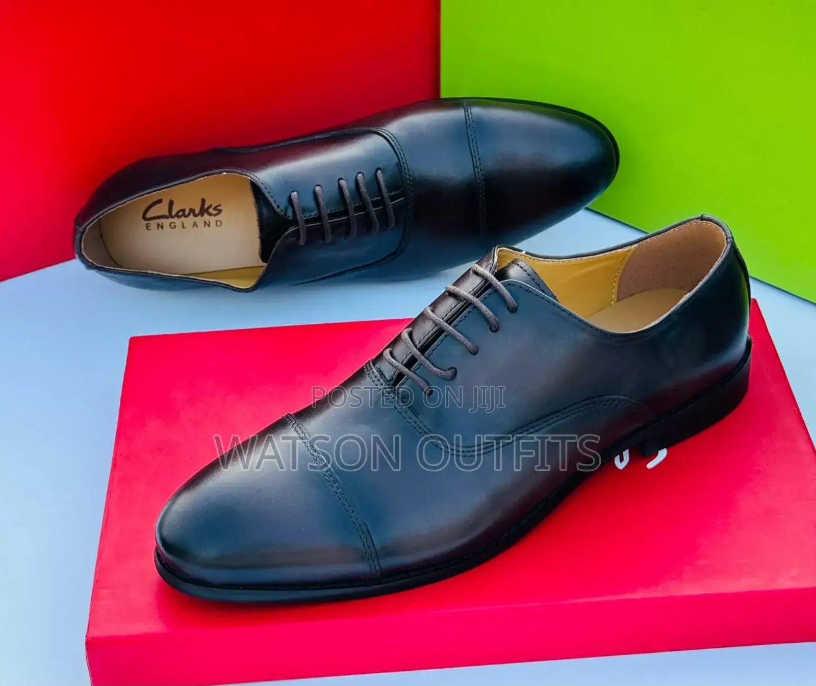 Clarks Ya Ngozi Yenye Mstari Juu