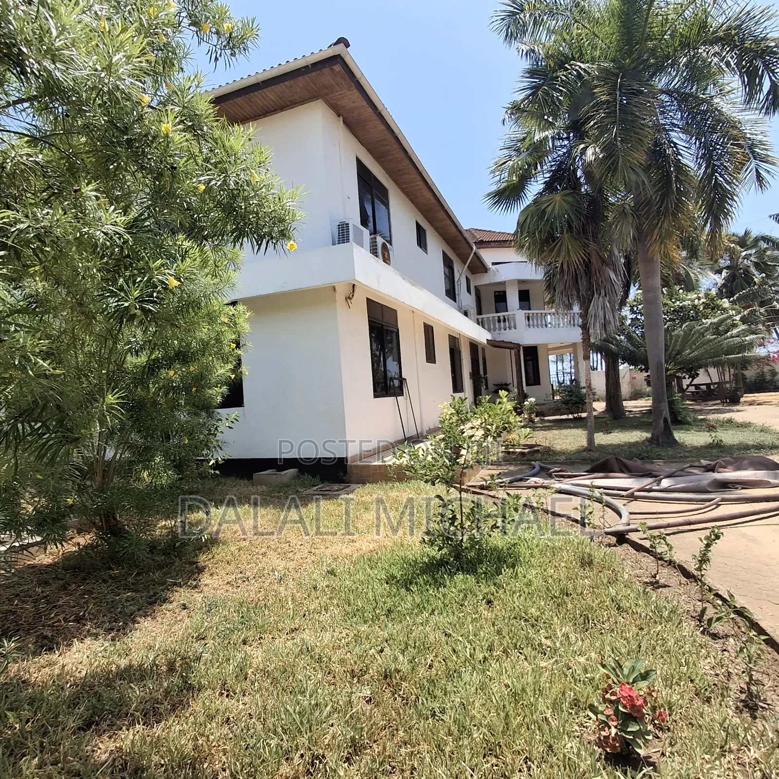 8bdrm Bungalow in Mbezibeach for rent