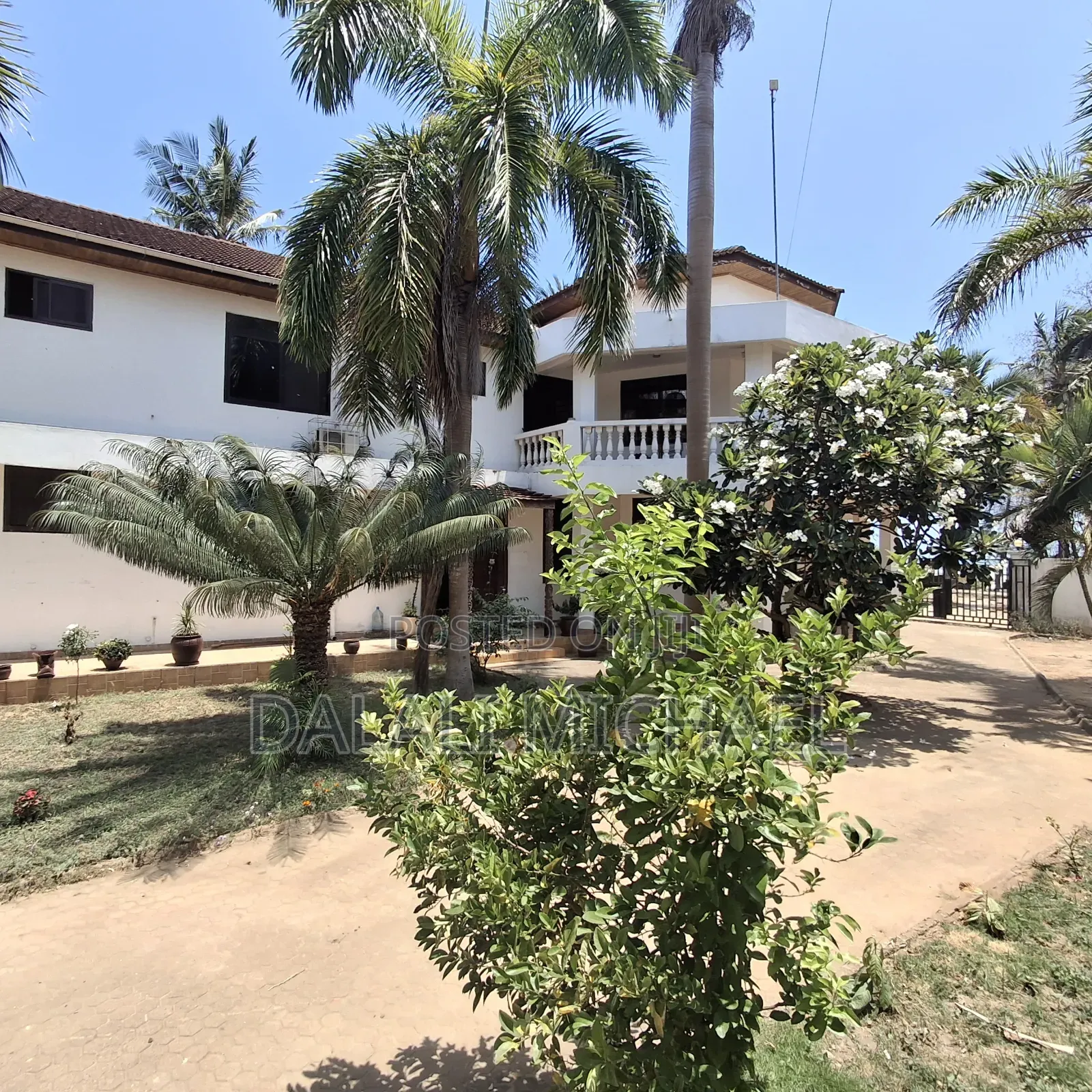 8bdrm Bungalow in Mbezibeach for rent