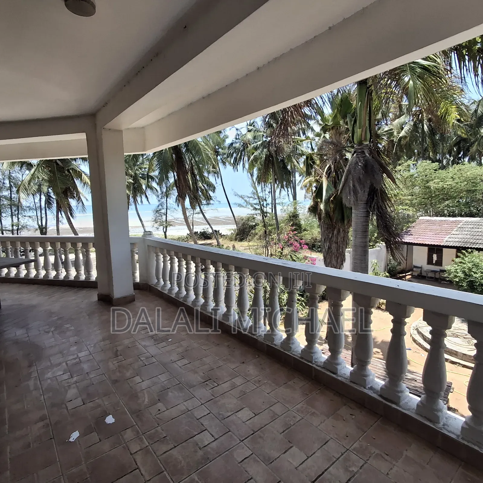 8bdrm Bungalow in Mbezibeach for rent