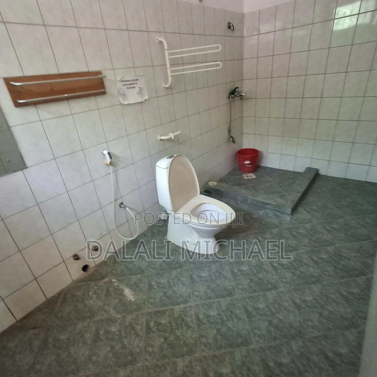 8bdrm Bungalow in Mbezibeach for rent