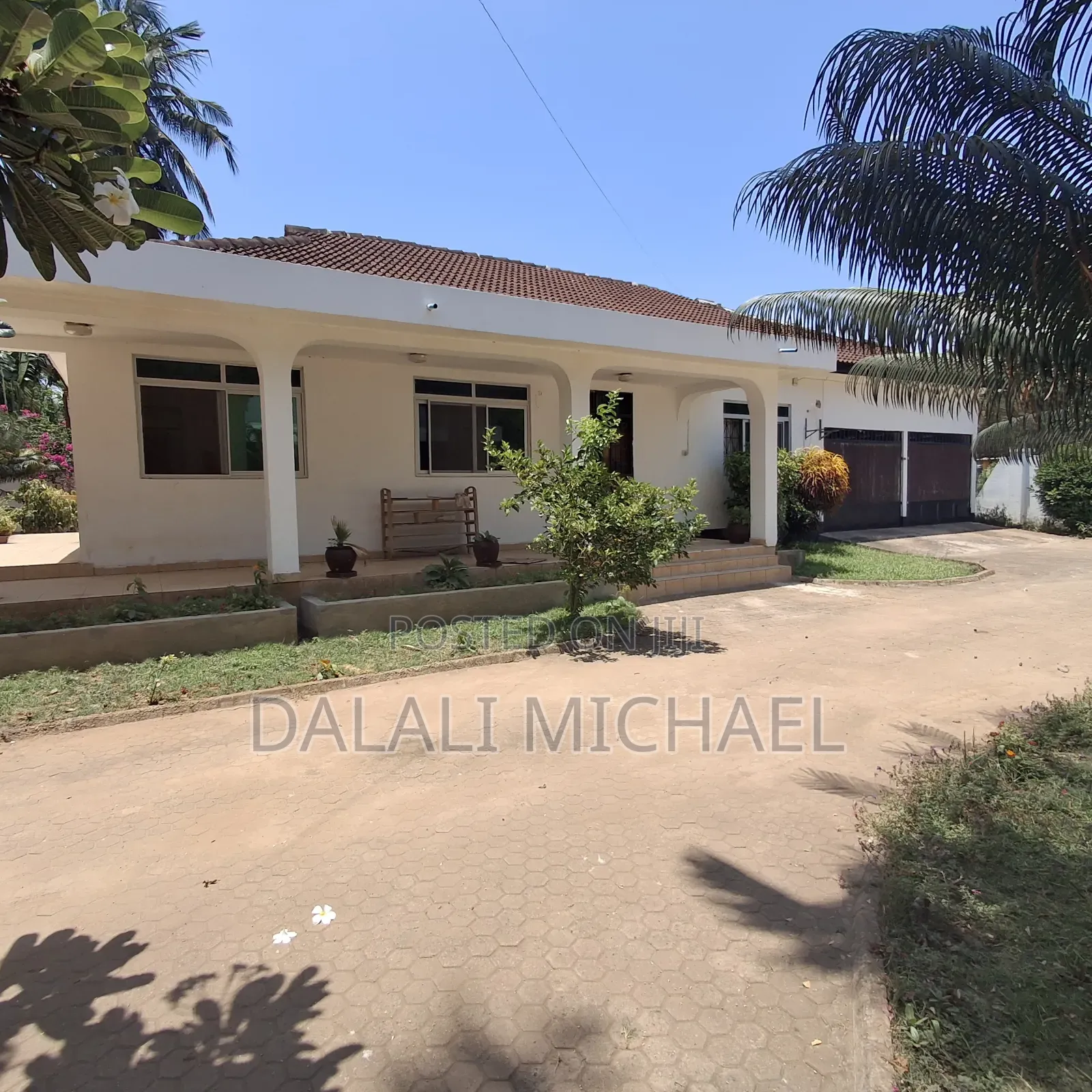 8bdrm Bungalow in Mbezibeach for rent