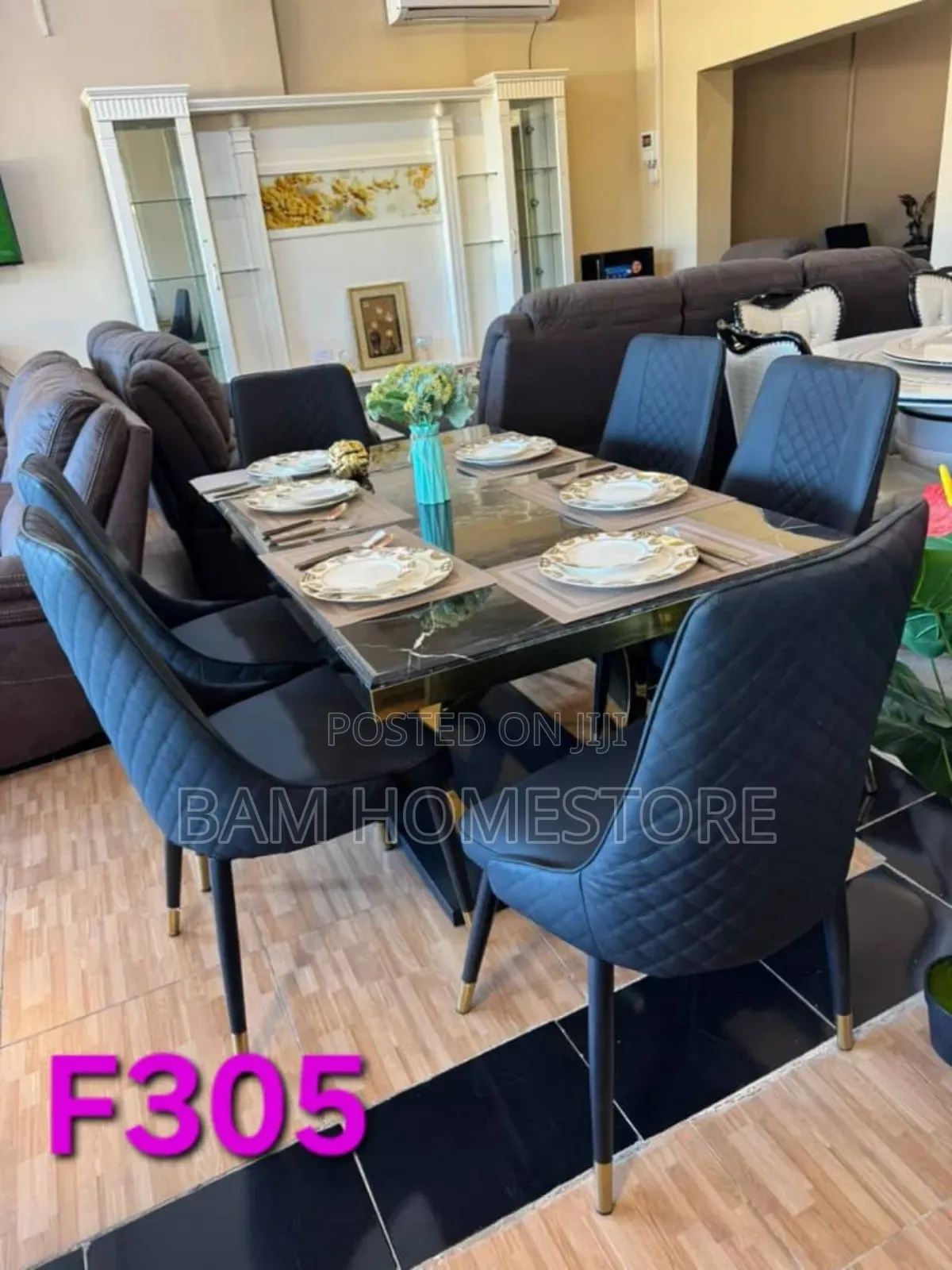 Demure Dinning Set (Table+Chairs)
