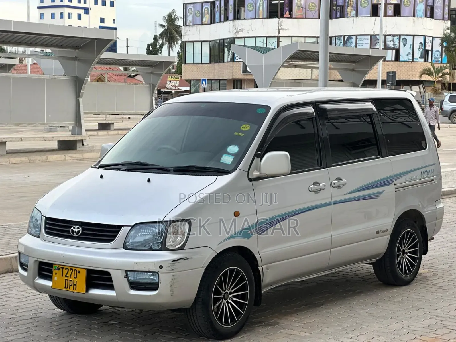 Toyota Noah 2001 Silver