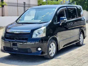 Toyota Noah 2.0 143hp FWD (8 Seater) 2008 Black
