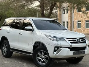 Toyota Fortuner 2.4 D AWD 2018 White