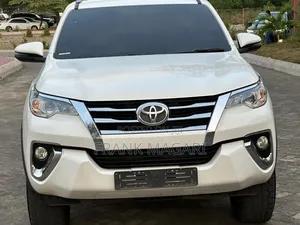 Toyota Fortuner 2.4 D AWD 2018 White