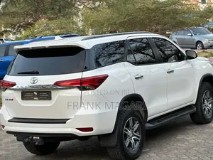 Toyota Fortuner 2.4 D AWD 2018 White