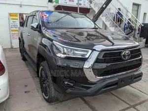 New Toyota Hilux 2023 Black