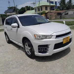 Mitsubishi Outlander 2011 White