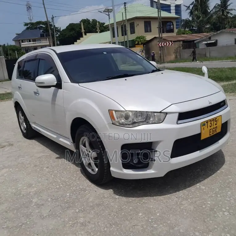 Mitsubishi Outlander 2011 White