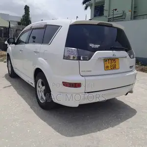 Mitsubishi Outlander 2011 White
