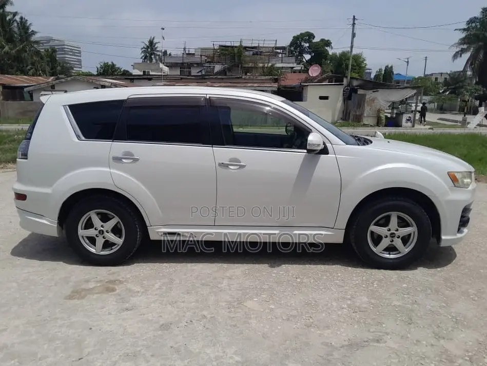 Mitsubishi Outlander 2011 White