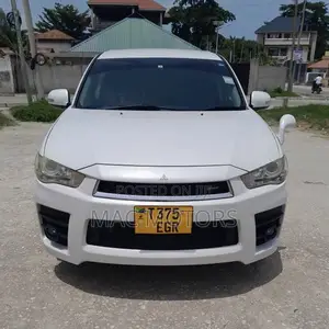 Mitsubishi Outlander 2011 White