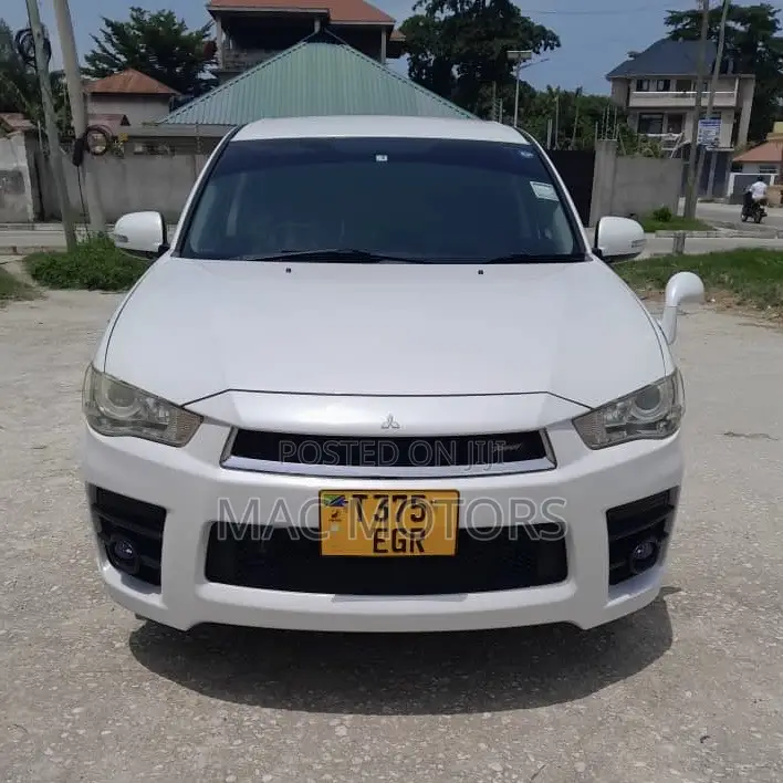 Mitsubishi Outlander 2011 White