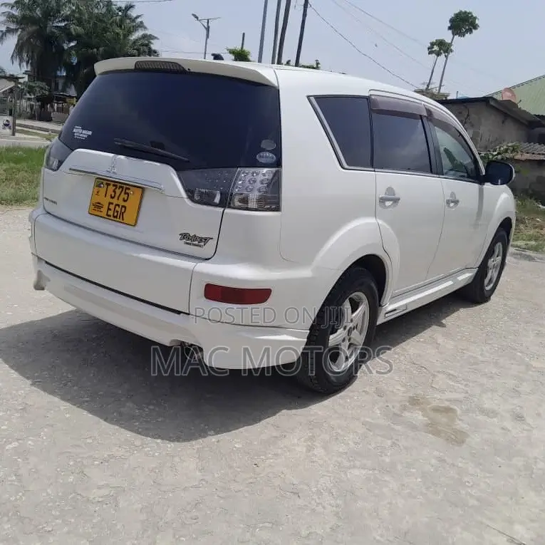 Mitsubishi Outlander 2011 White