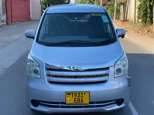 Toyota Noah 2008 Silver